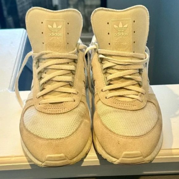 Off-White Adidas Boost - Like new - size 9.5 - Picture 3 of 4